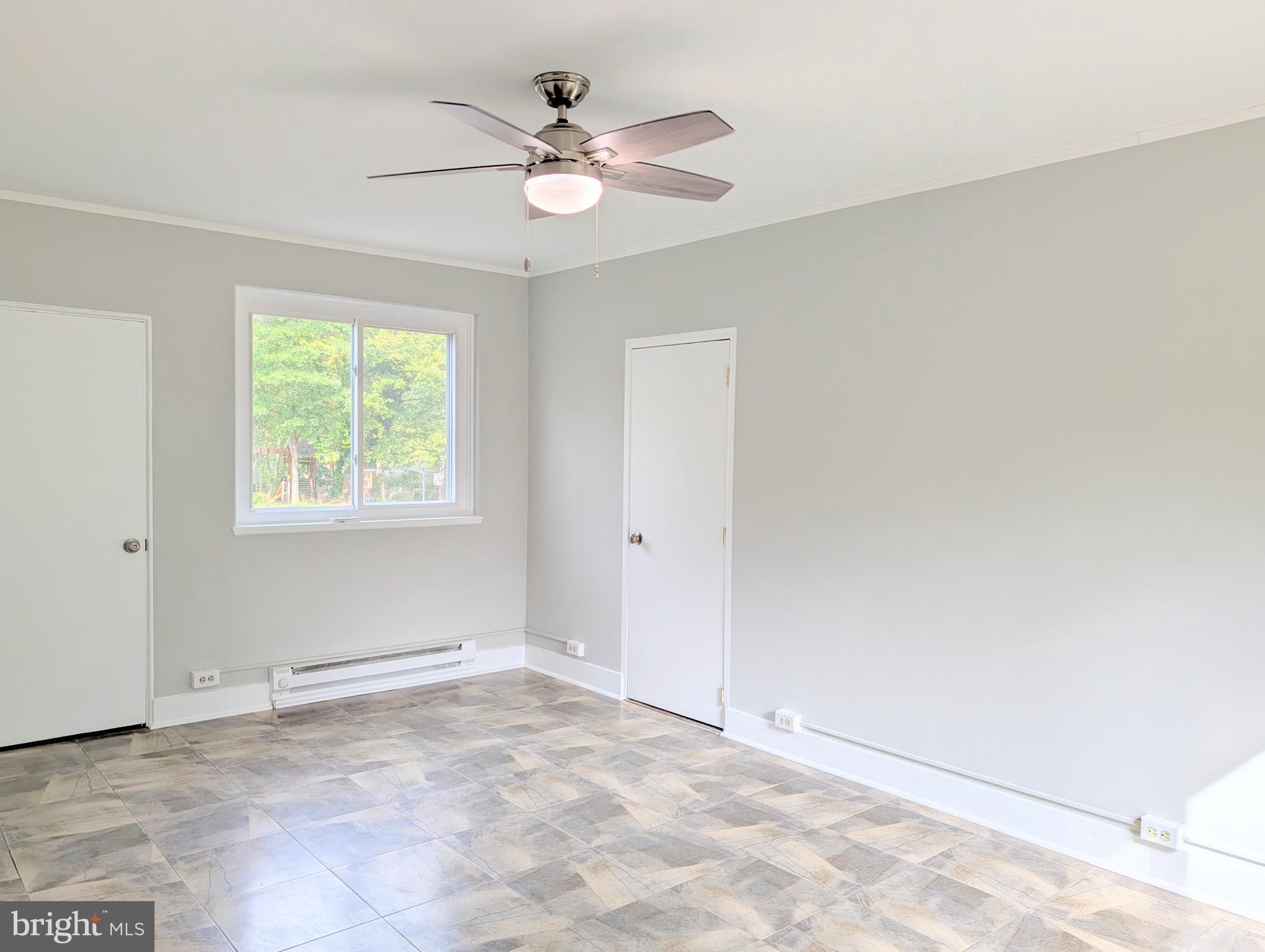 8 Hillside Road Greenbelt, MD 20770 - Photo 11 of 23 Living room