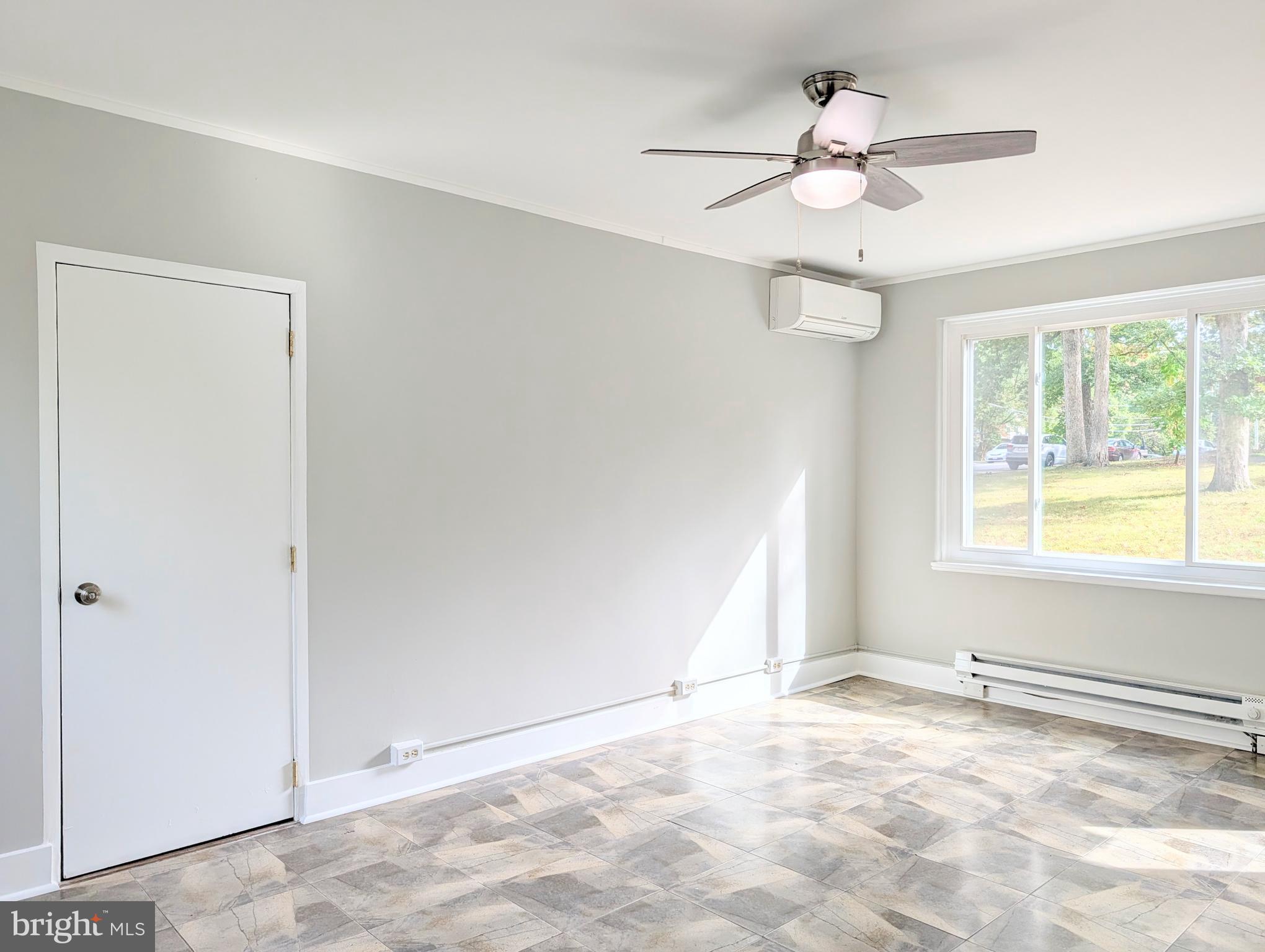 8 Hillside Road Greenbelt, MD 20770 - Photo 8 of 23 Living room