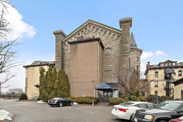 $2,400 | 201 Thorndike Street, Unit 205, Lowell, MA 01852