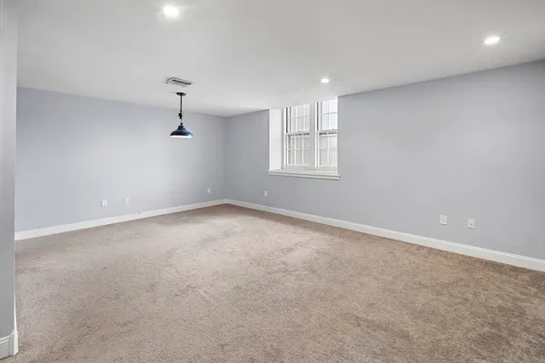 $2,400 | 201 Thorndike Street, Unit 205, Lowell, MA 01852