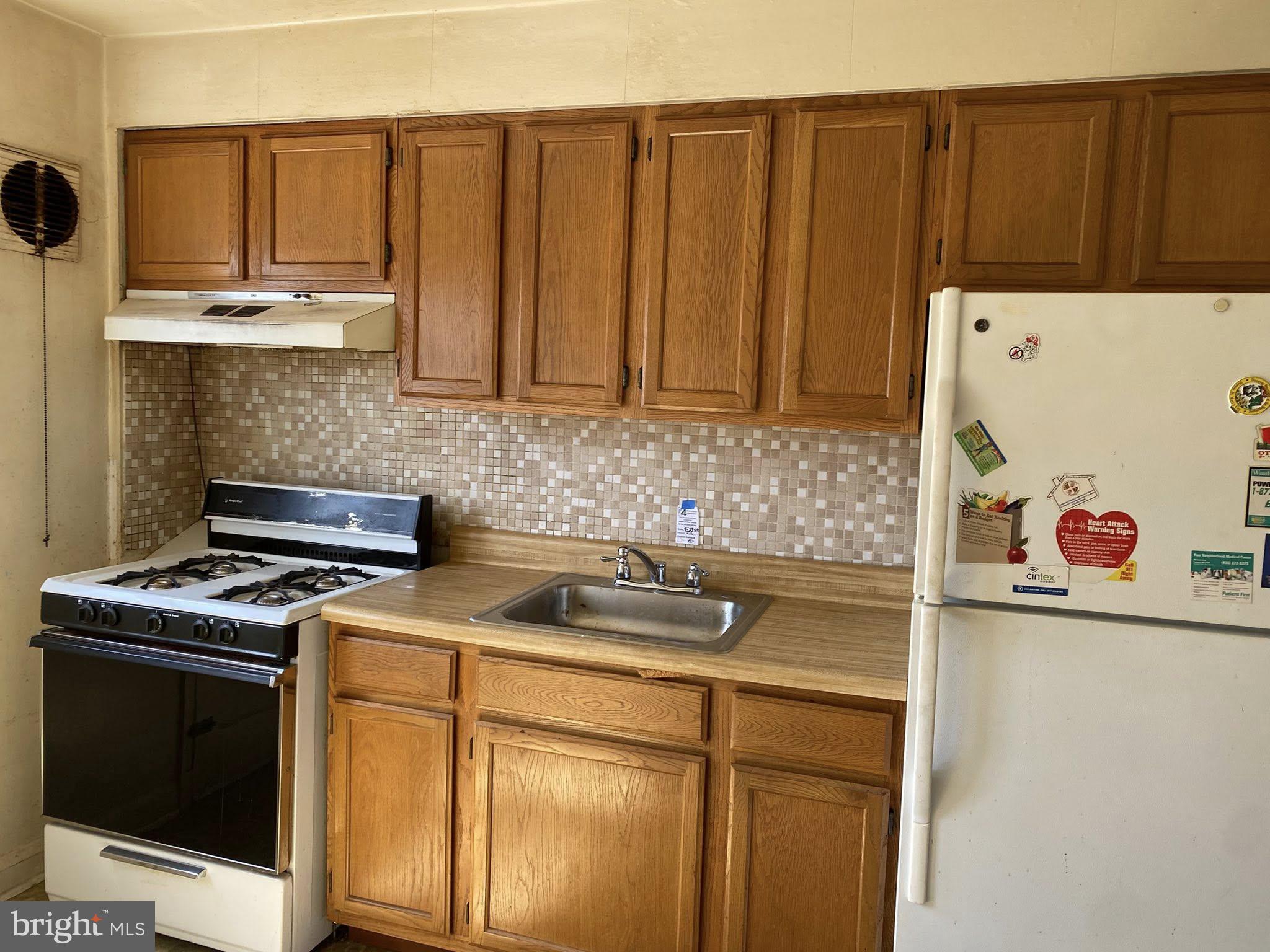 815 St Dunstans Road Baltimore, MD 21212 - Photo 2 of 17