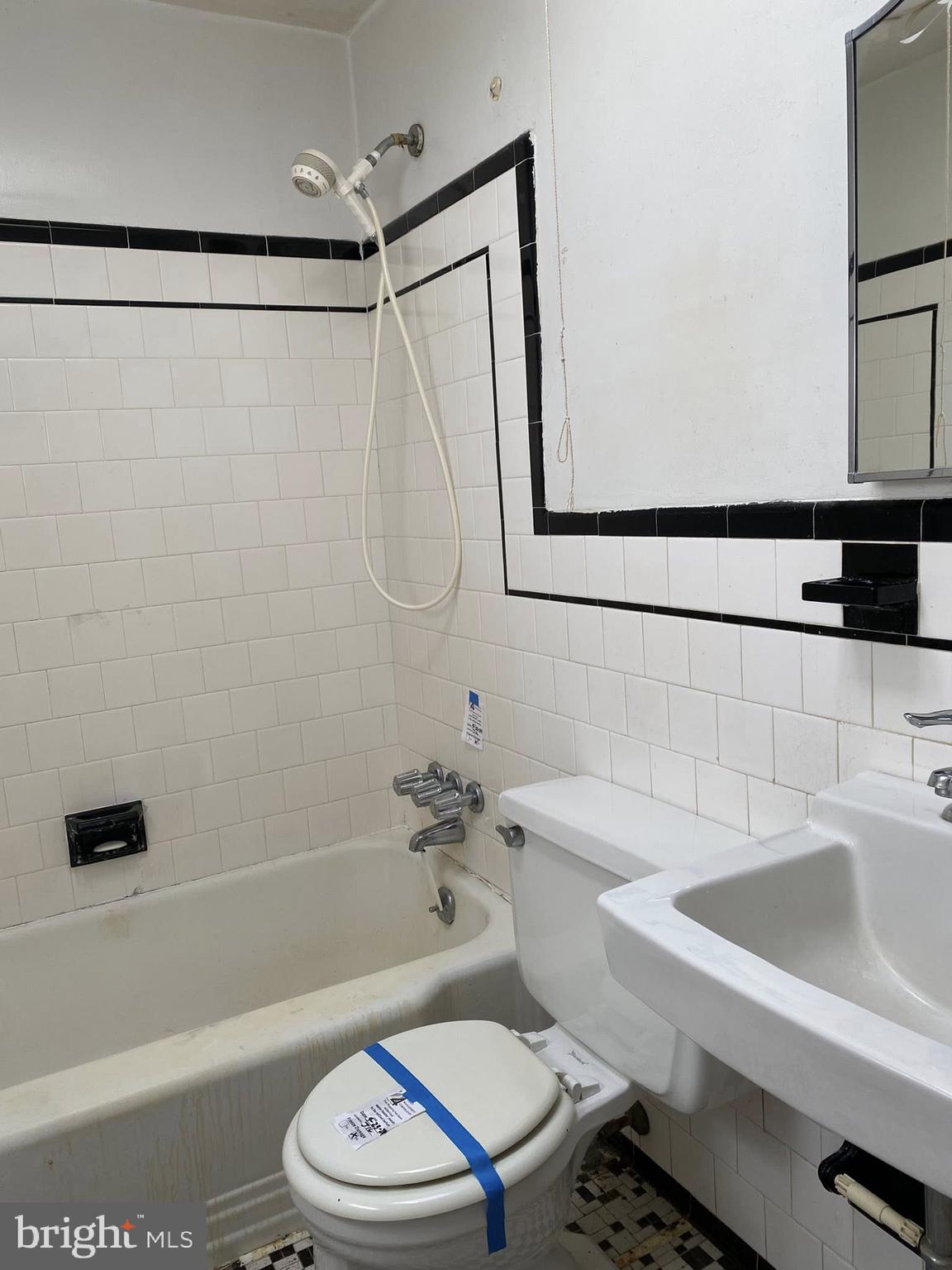 815 St Dunstans Road Baltimore, MD 21212 - Photo 3 of 17