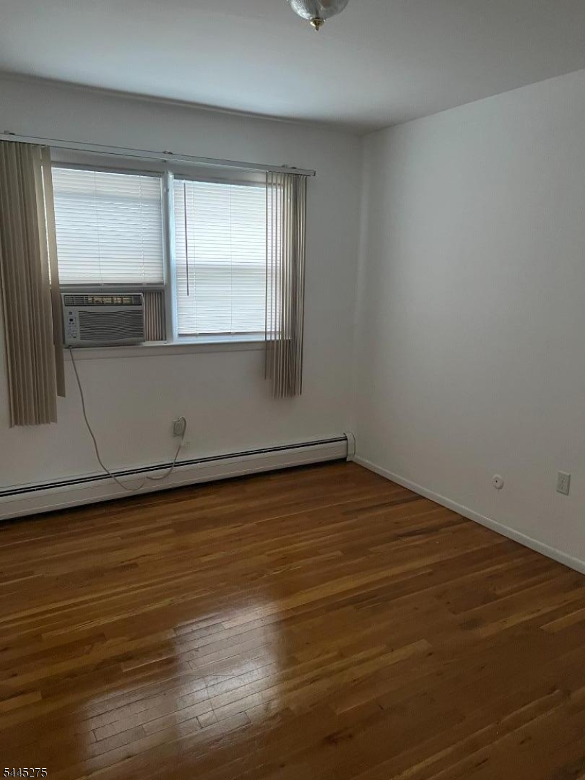 1024 Fanny Street Elizabeth, NJ 07201 - Photo 6 of 8