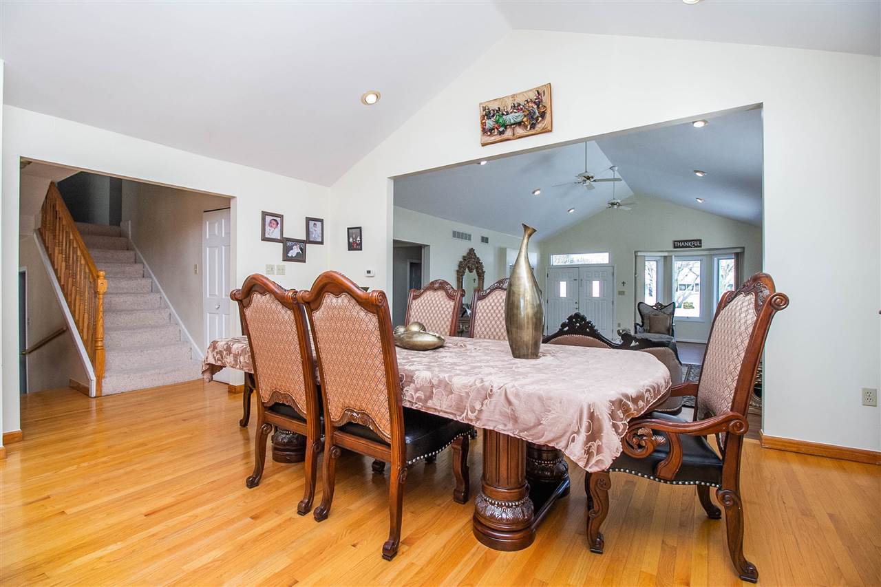 2090 Oakcrest Road Sterling Heights, MI 48310 - Photo 17 of 61 50031819-16.JPG