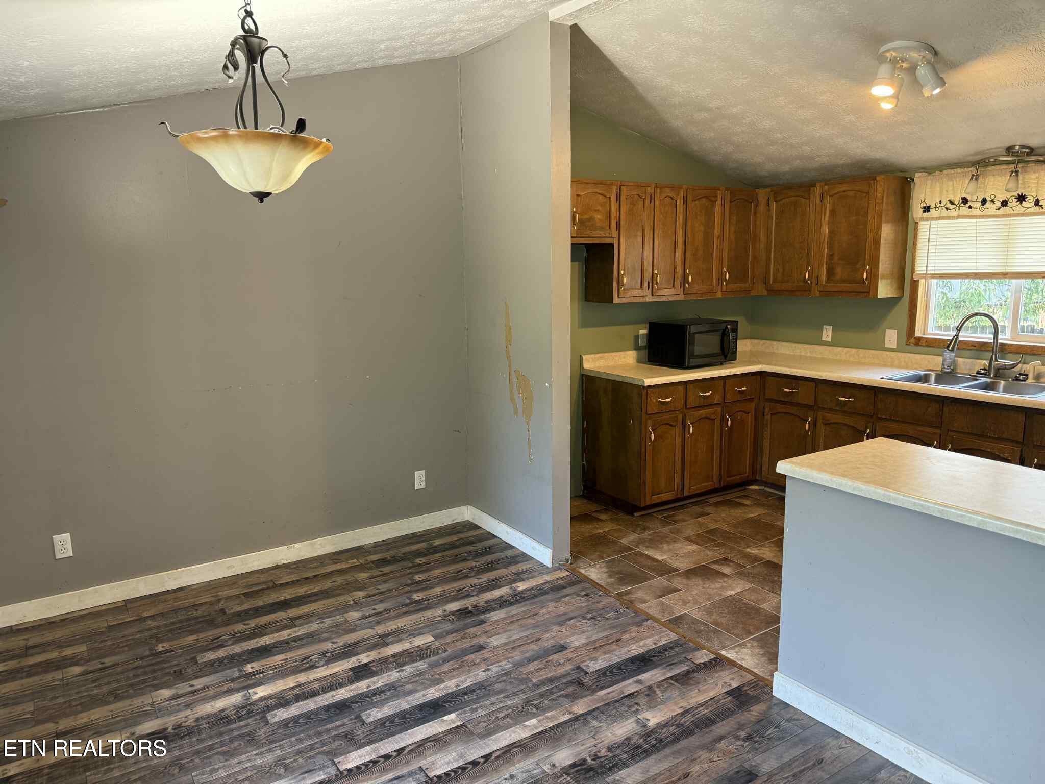 135 Duncan Lane Oneida, TN 37841 - Photo 12 of 24 att.rvx7ezCZbL_V7ImuSpr_yRr4BB4fNElhUJMr