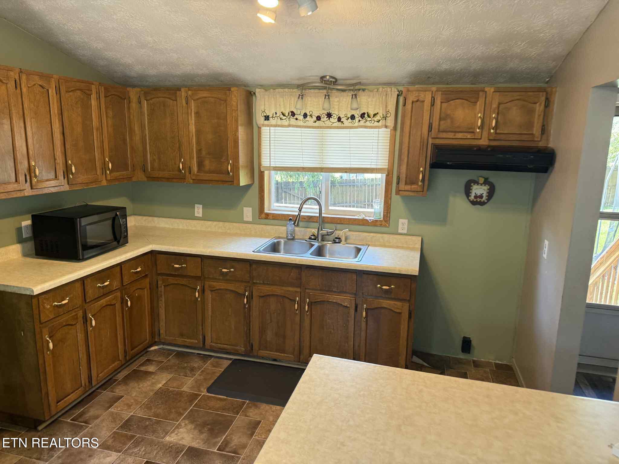 135 Duncan Lane Oneida, TN 37841 - Photo 13 of 24 att.tTmQANfzaPzk7ZhuYC6G3v4BSaJVzHbSOnEY