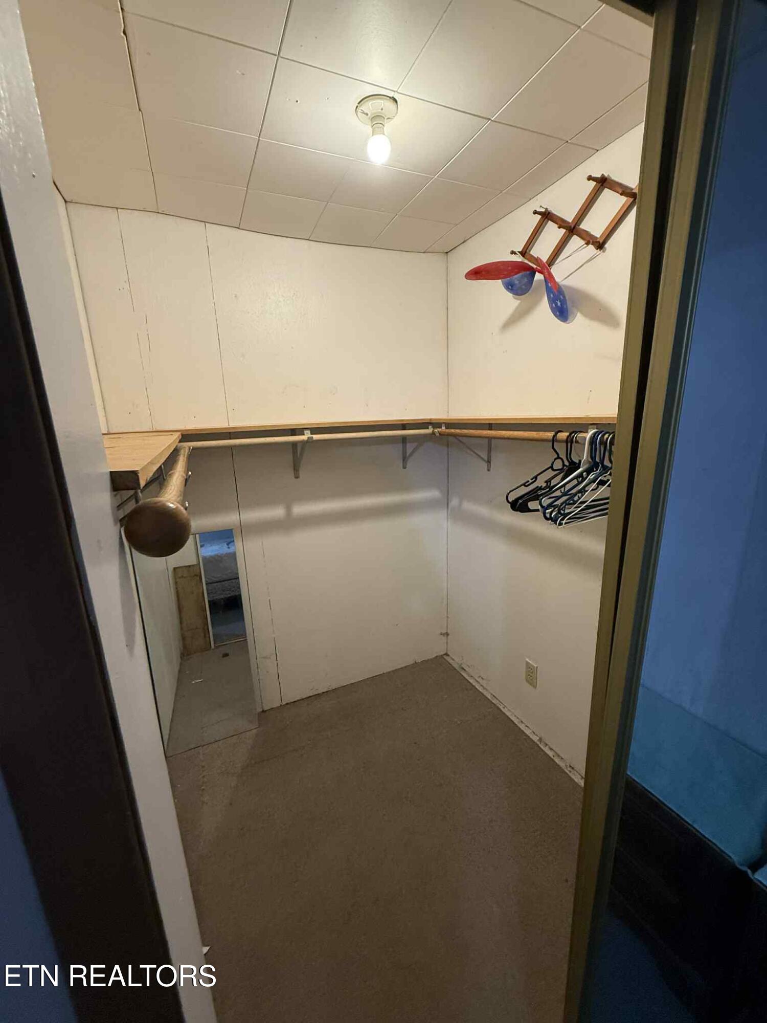 135 Duncan Lane Oneida, TN 37841 - Photo 17 of 24 att.2MPv9tNuwTVrpL2GJuvLnmmtcRNyE3L7im-V