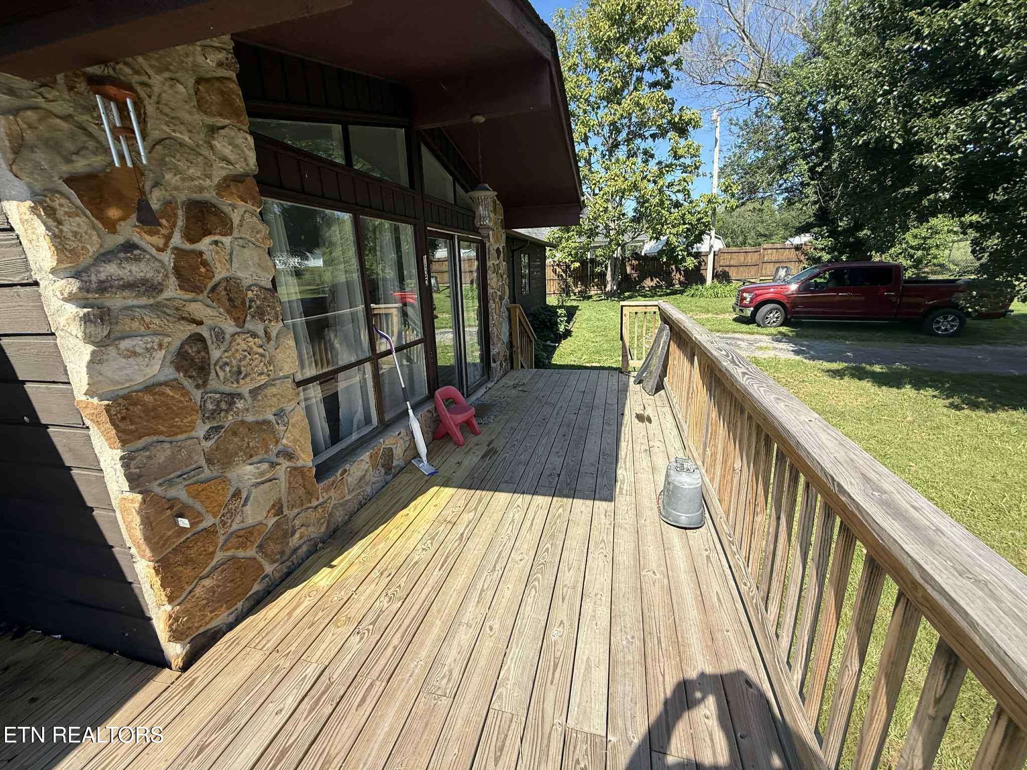 135 Duncan Lane Oneida, TN 37841 - Photo 3 of 24 att.3n5bYMfdYdaQWTFXnVfRyyhVbgR9-MHmXisG