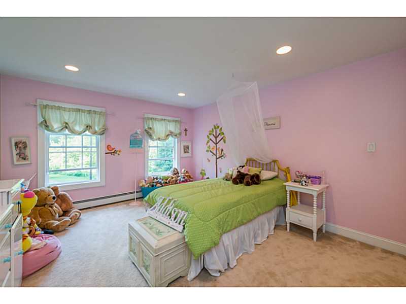 240 Twin River Road Lincoln, RI 02865 - Photo 17 of 25 Bedroom.