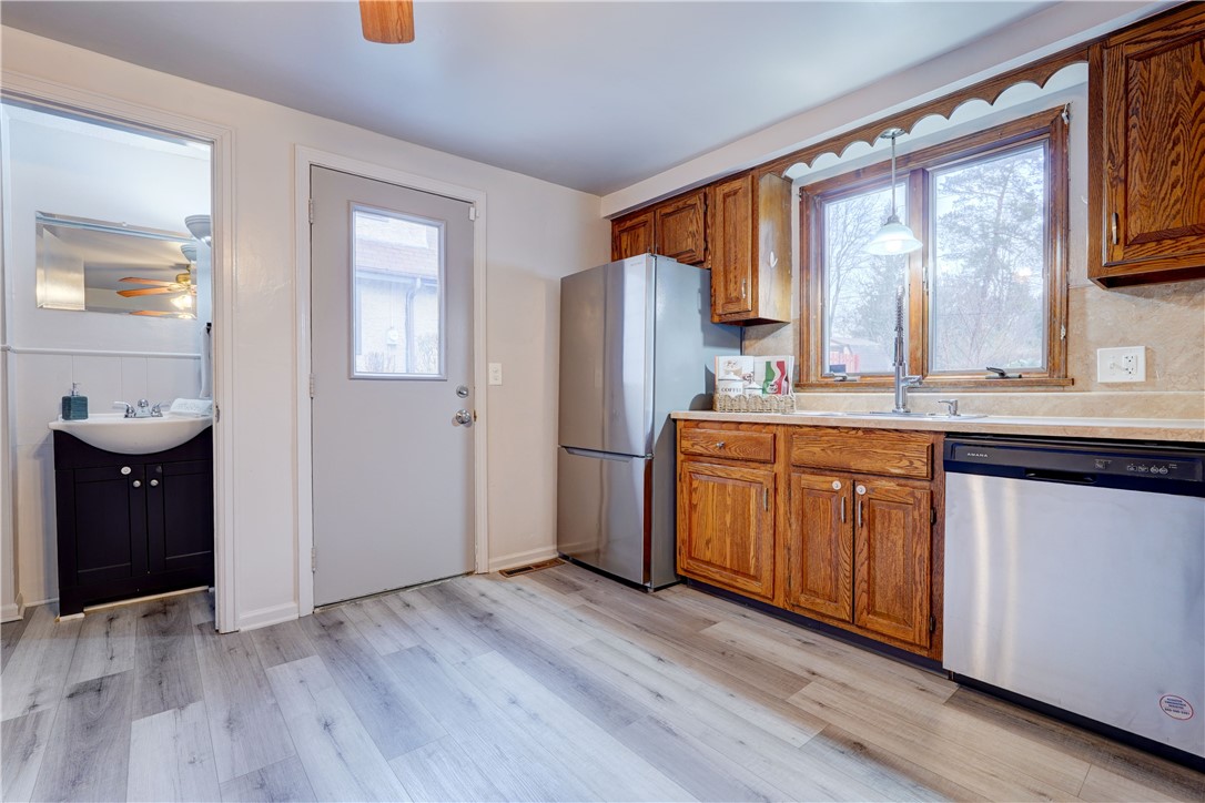 110 Highwood Road Irondequoit, NY 14609 - Photo 18 of 34