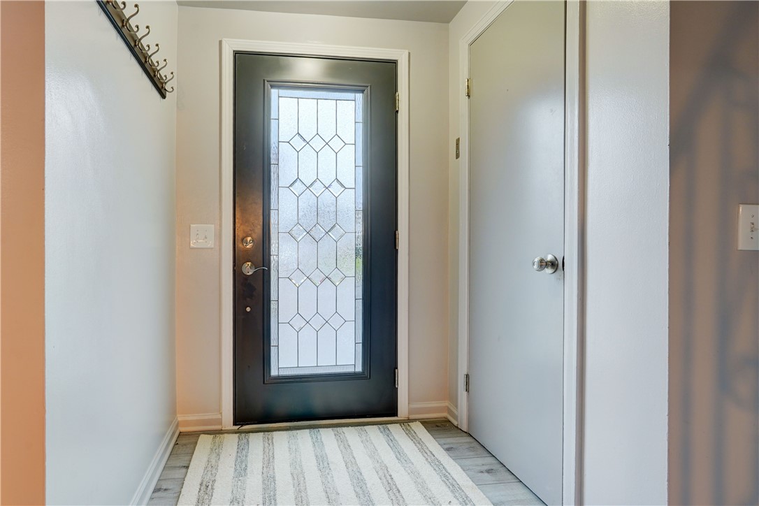 110 Highwood Road Irondequoit, NY 14609 - Photo 4 of 34