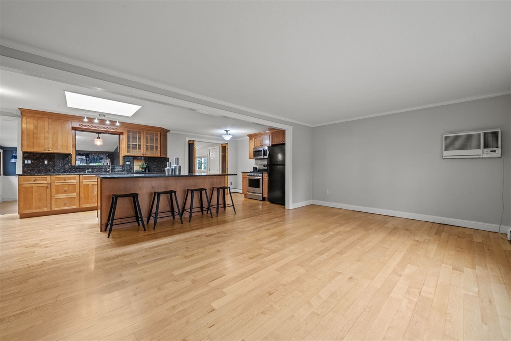 24 Prospect Avenue Saugus, MA 01906 - Photo 3 of 40