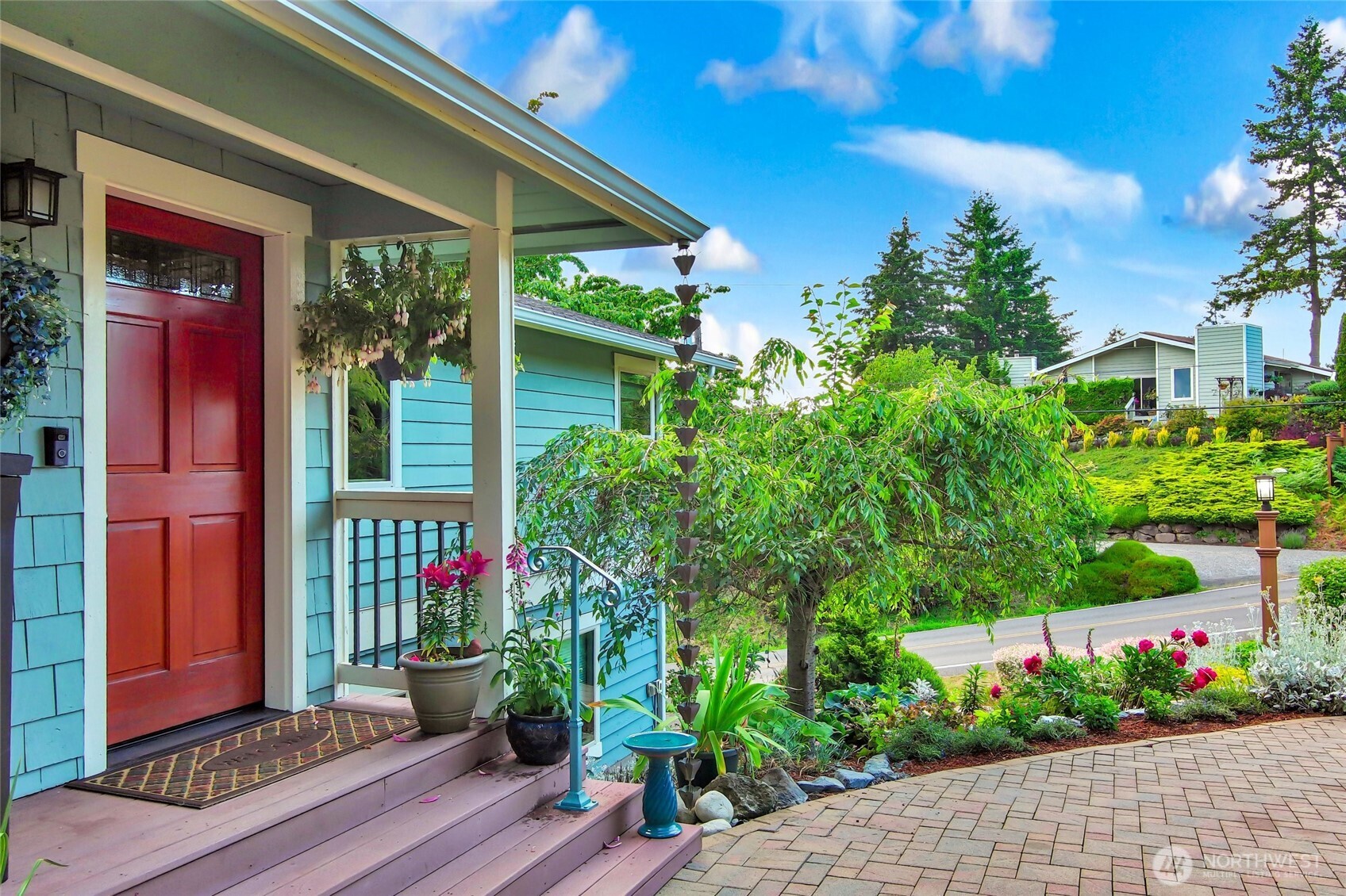 10320 Kay Way Mukilteo, WA 98275 - Photo 2 of 40