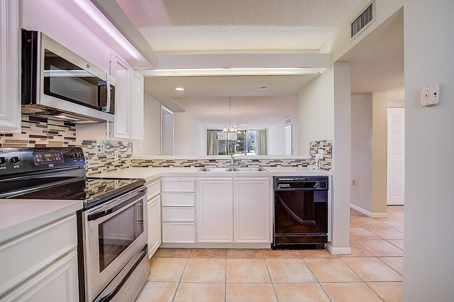 2441 Village Boulevard, Unit 102 West Palm Beach, FL 33409 - Photo 2 of 19 Kitchen