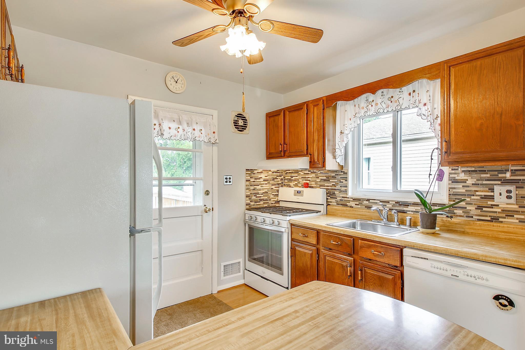 13406 Lydia Street Silver Spring, MD 20906 - Photo 13 of 30 Kitchen