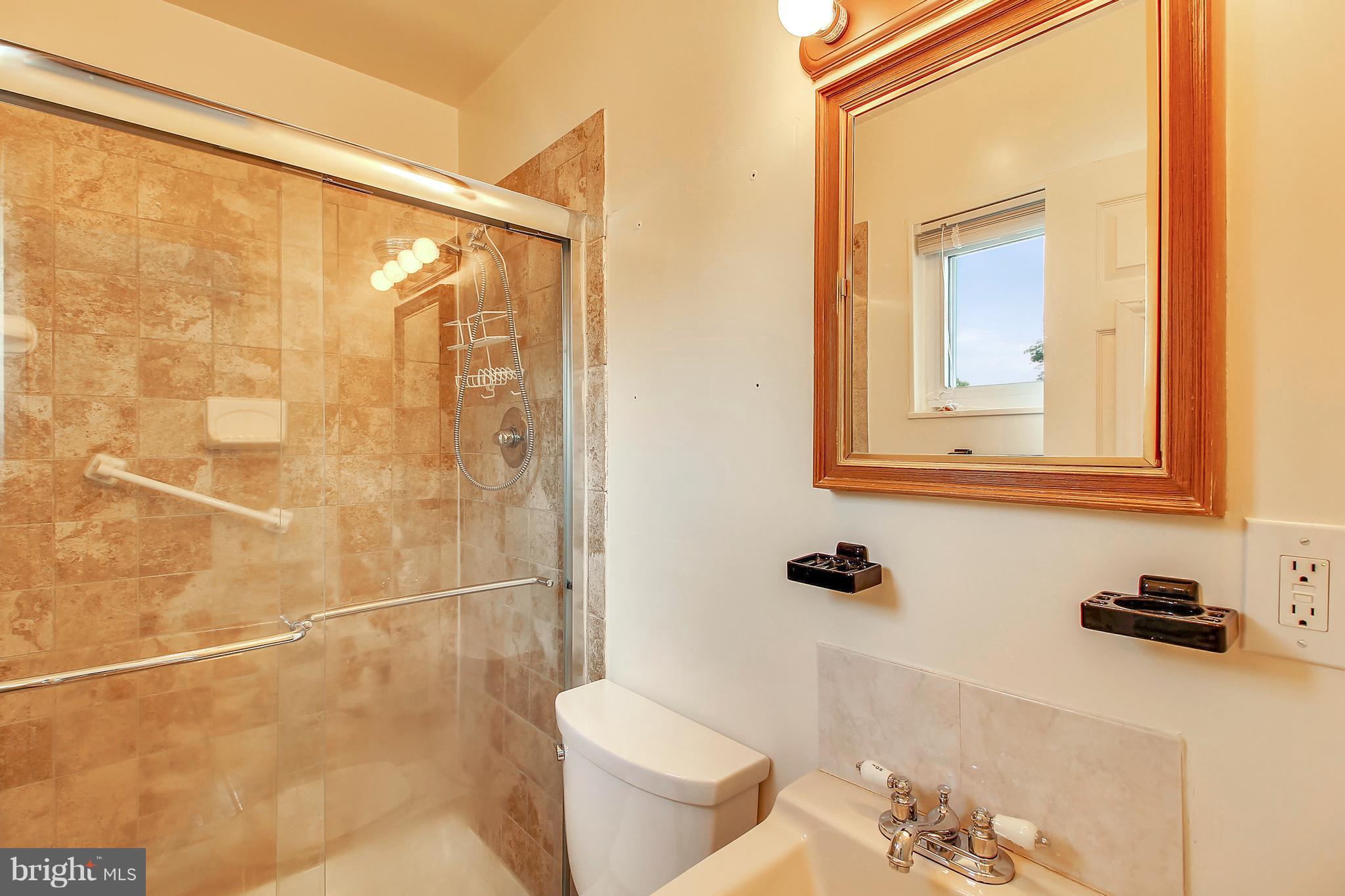 13406 Lydia Street Silver Spring, MD 20906 - Photo 15 of 30 Bath (Master)
