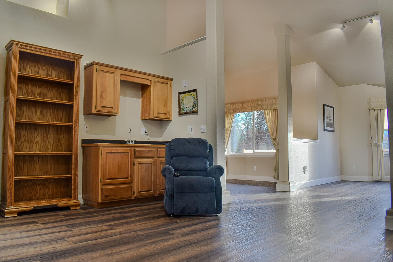 1394 Kubli Road Grants Pass, OR 97527 - Photo 22 of 34 TV room - wet bar-shelves - Copy