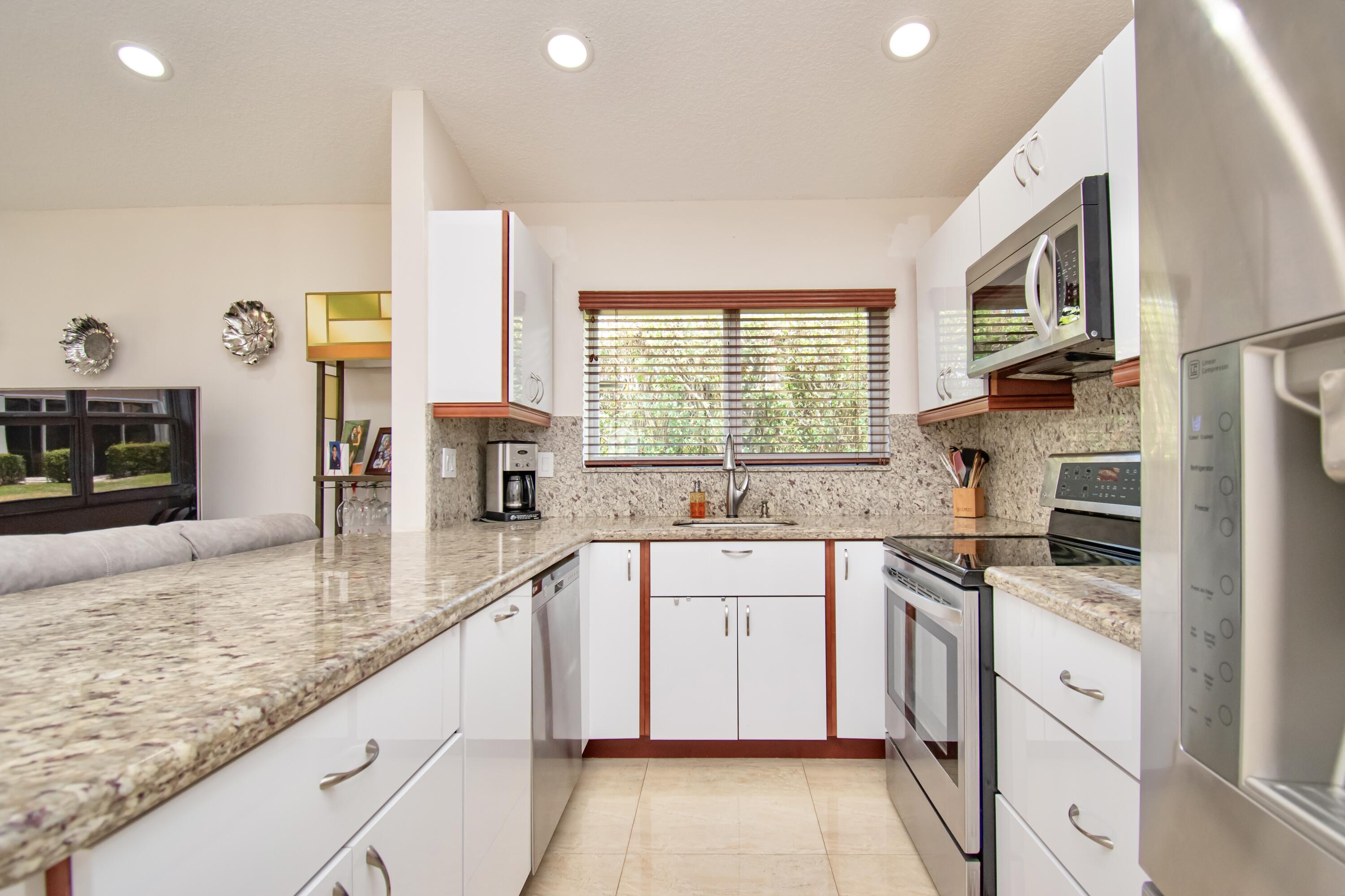 11033 Rios Road, Unit 11033 Boca Raton, FL 33498 - Photo 10 of 30 73BFAE86-3F11-45CC-93E7-0FE5E5852453