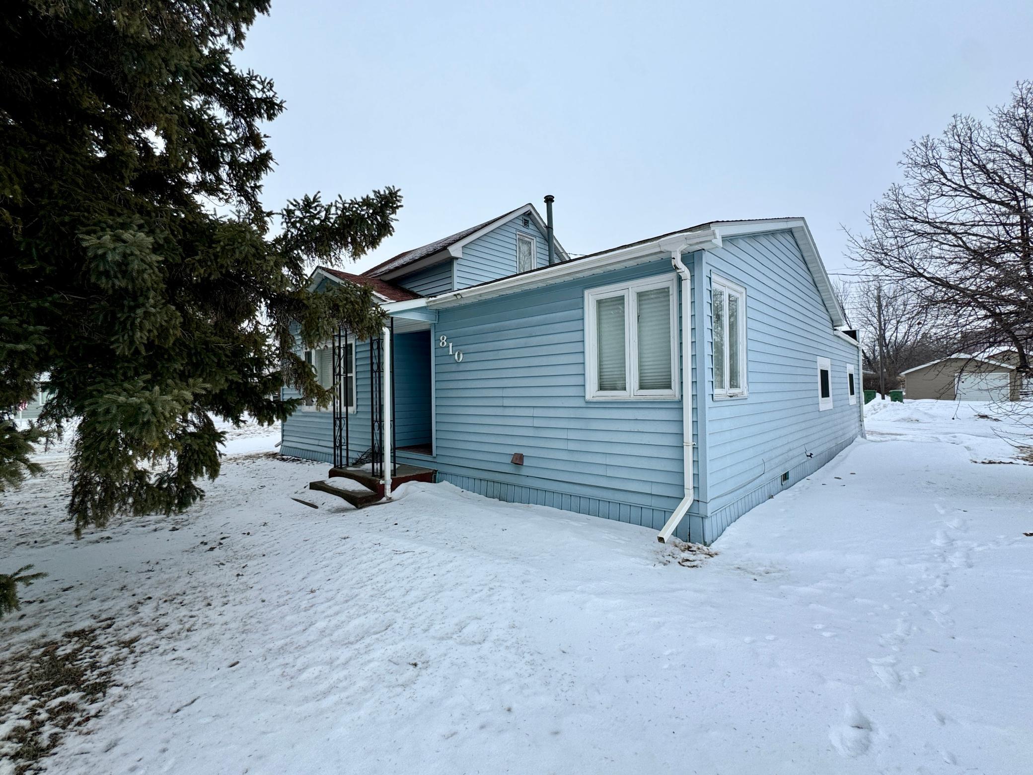 810 2nd Street Northeast Roseau, MN 56751 - Photo 13 of 18