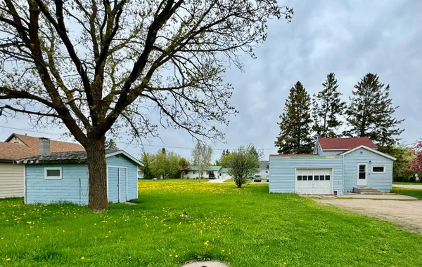 $109,900 | 810 2nd Street Northeast, Roseau, MN 56751