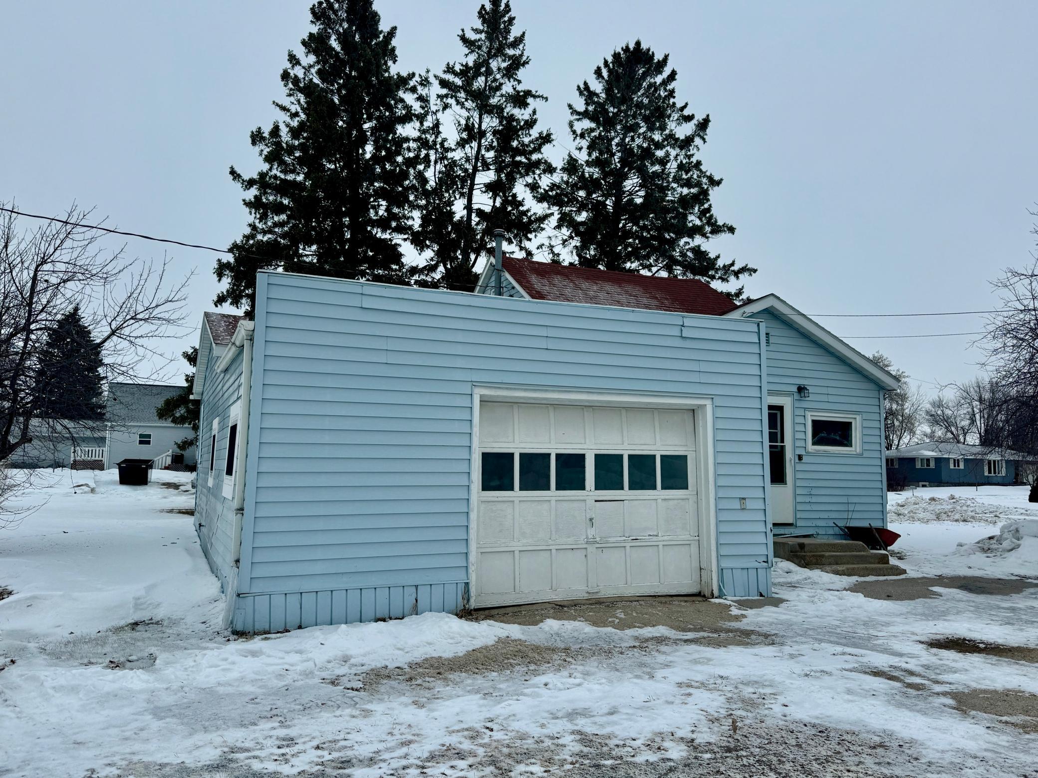 810 2nd Street Northeast Roseau, MN 56751 - Photo 3 of 18
