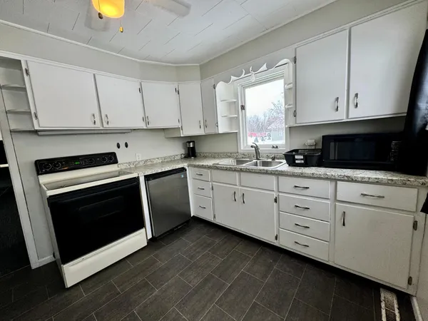 $109,900 | 810 2nd Street Northeast, Roseau, MN 56751