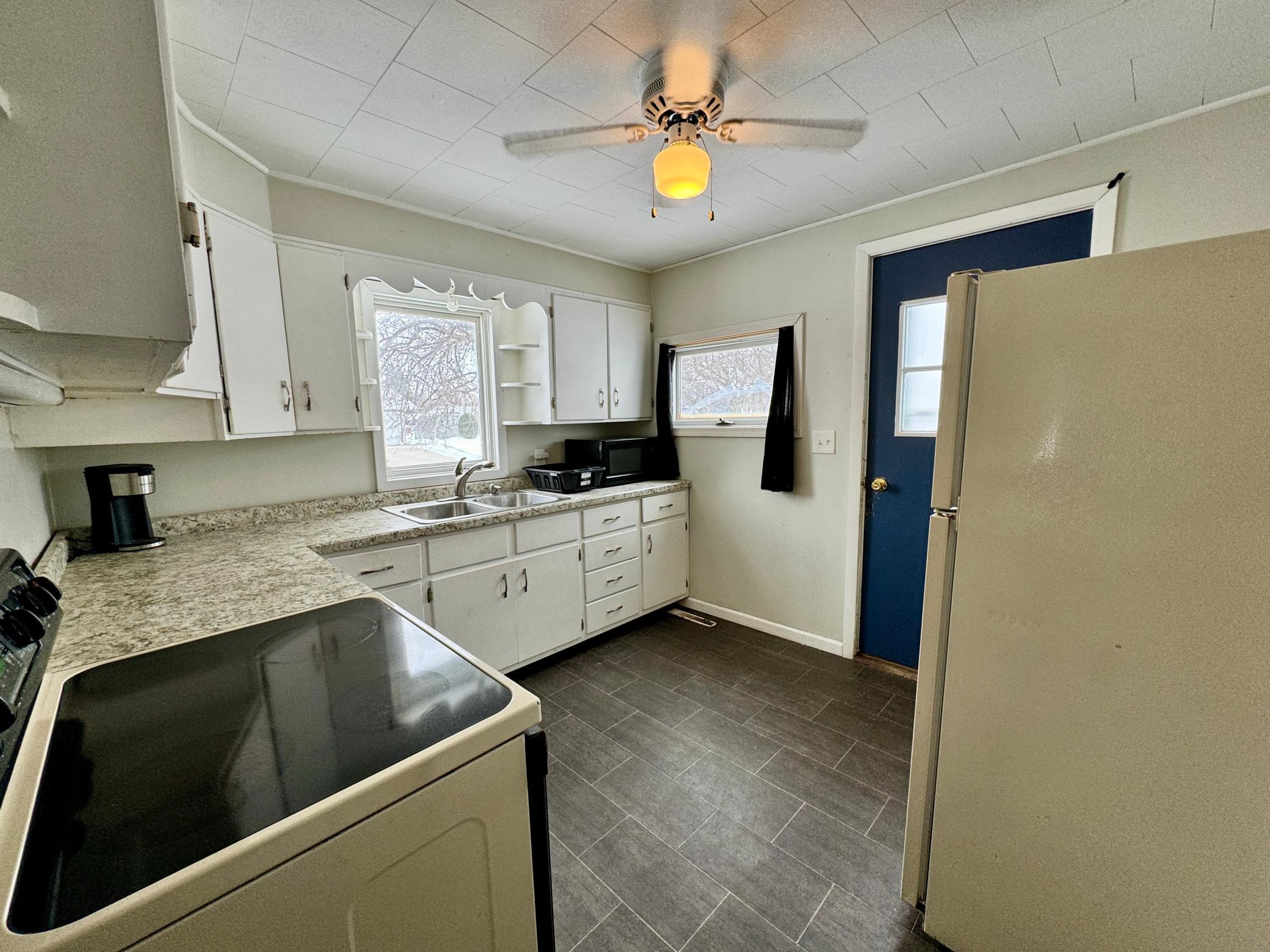 810 2nd Street Northeast Roseau, MN 56751 - Photo 5 of 18