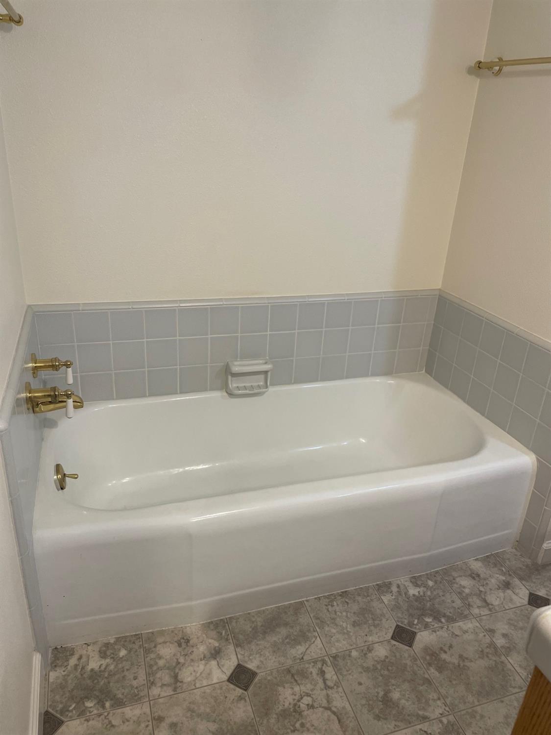 230 West Spring Lane Lemoore, CA 93245 - Photo 10 of 14 a bathroom with bathtub