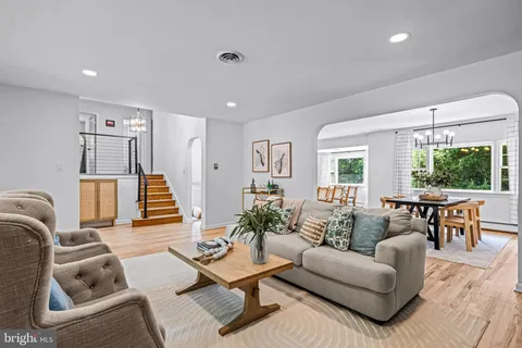 $799,900 | 601 Stratford Drive, Moorestown, NJ 08057