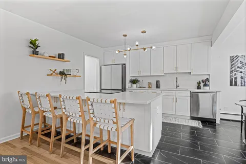 $799,900 | 601 Stratford Drive, Moorestown, NJ 08057