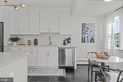 $799,900 | 601 Stratford Drive, Moorestown, NJ 08057