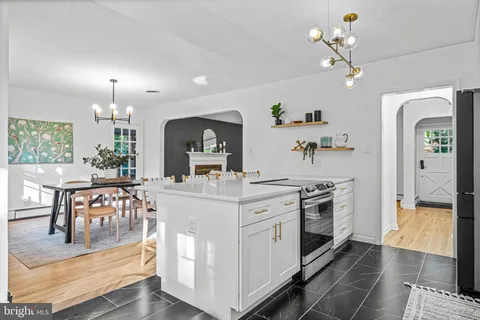 $799,900 | 601 Stratford Drive, Moorestown, NJ 08057