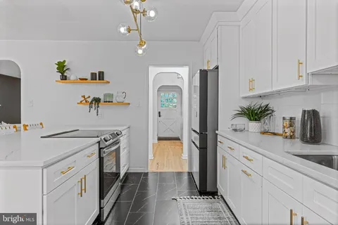 $799,900 | 601 Stratford Drive, Moorestown, NJ 08057