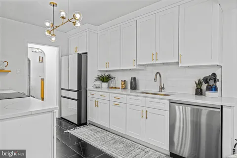 $799,900 | 601 Stratford Drive, Moorestown, NJ 08057