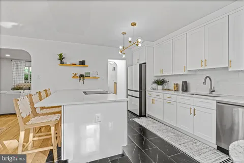 $799,900 | 601 Stratford Drive, Moorestown, NJ 08057