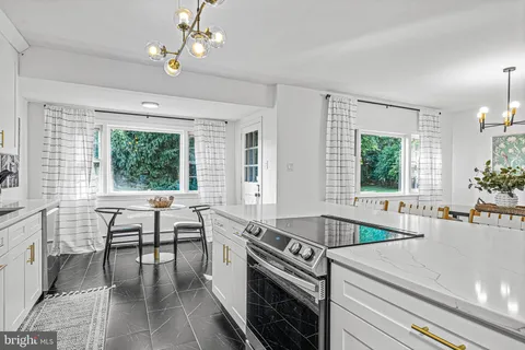 $799,900 | 601 Stratford Drive, Moorestown, NJ 08057