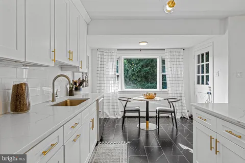 $799,900 | 601 Stratford Drive, Moorestown, NJ 08057