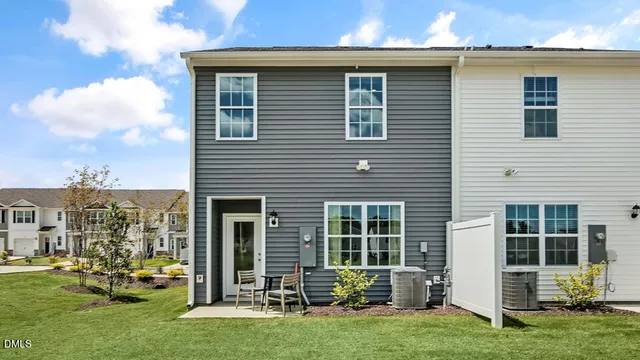 a front view of house with yard
