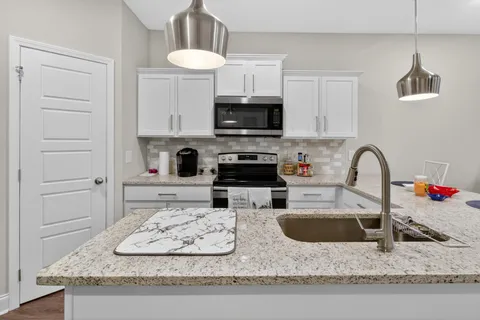 $235,900 | 216 Drayton Drive, Unit H, Clarksville, TN 37042