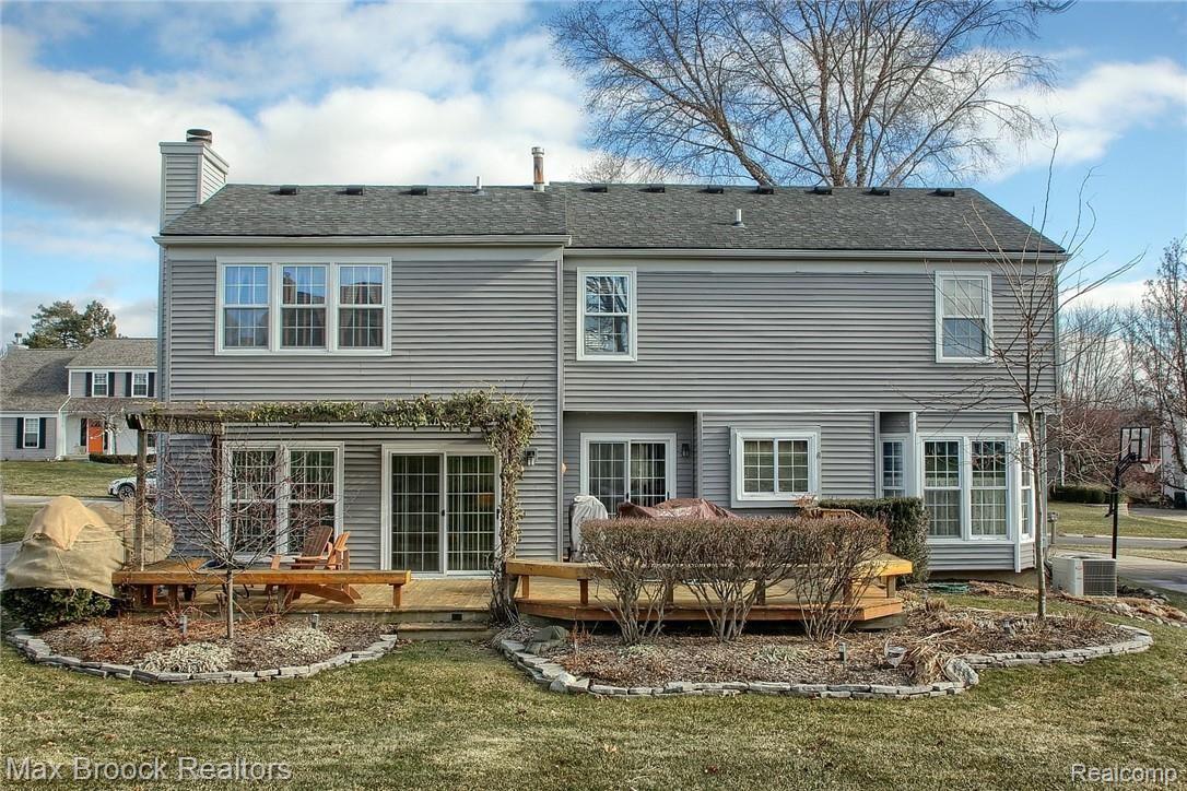 1984 Fairfield Drive Rochester, MI 48306 - Photo 33 of 34 Rear.jpg