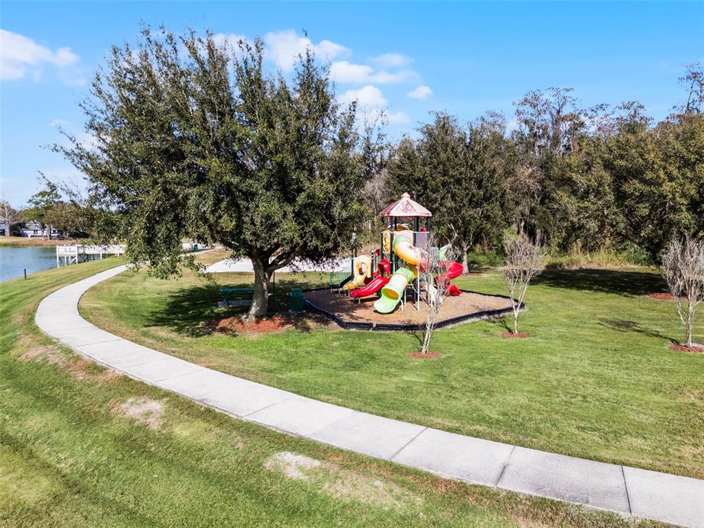 1086 Park Ridge Circle Kissimmee, FL 34746 - Photo 33 of 57 a garden with trees in the background