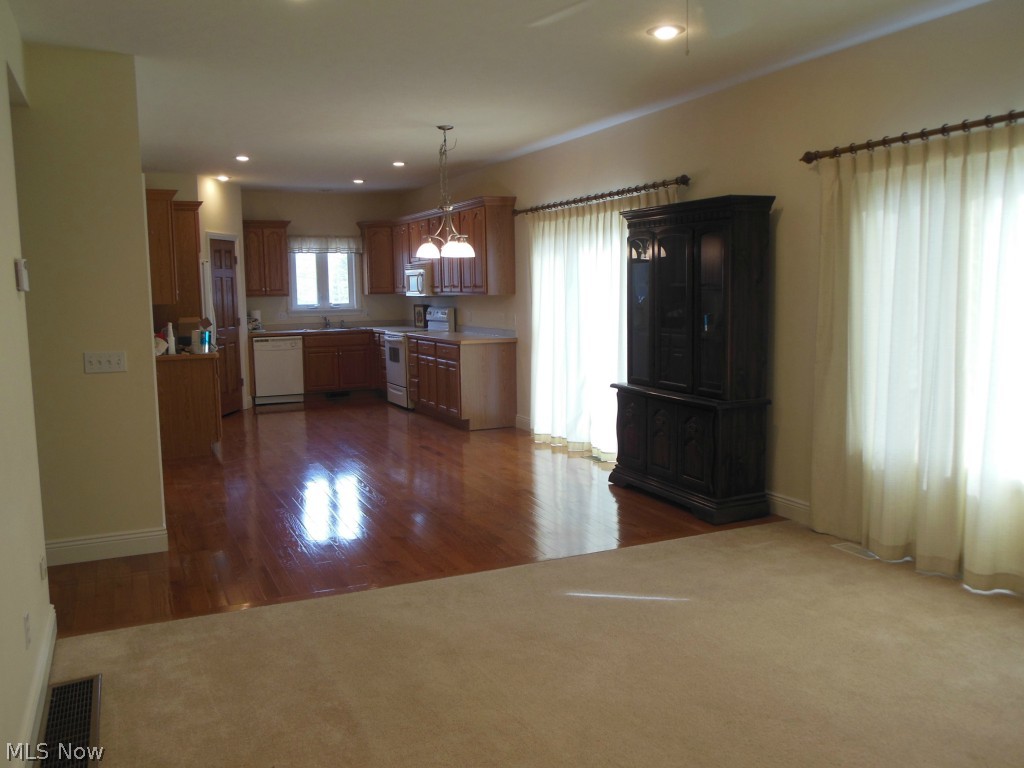 2645 Rockefeller Road Wickliffe, OH 44092 - Photo 4 of 23