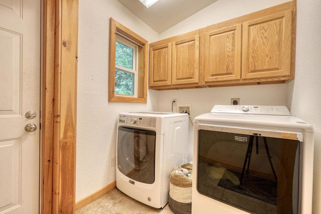 520 Brasstown Road Murphy, NC 28906 - Photo 24 of 61 a utility room with dryer and washer