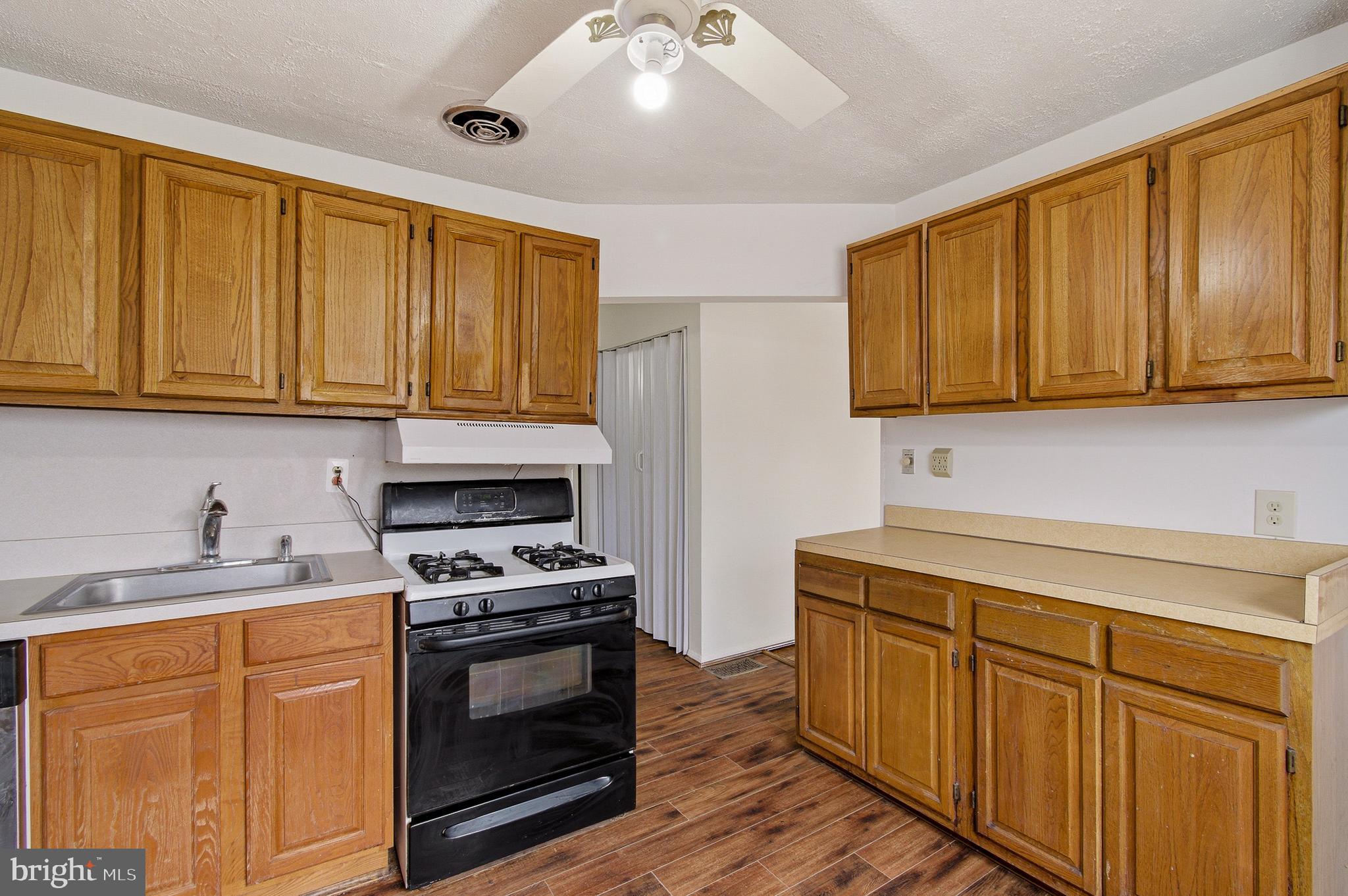 7726 Emerson Road Hyattsville, MD 20784 - Photo 20 of 66