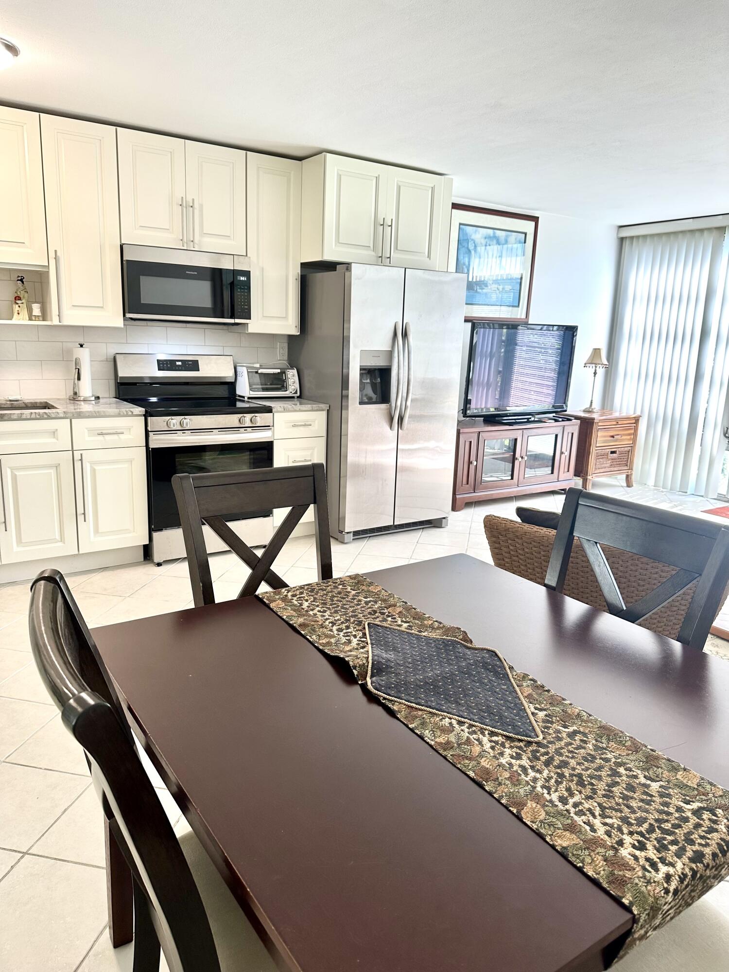 901 North Birch Road, Unit A2 Fort Lauderdale, FL 33304 - Photo 7 of 32 MC DINING-KITCHEN