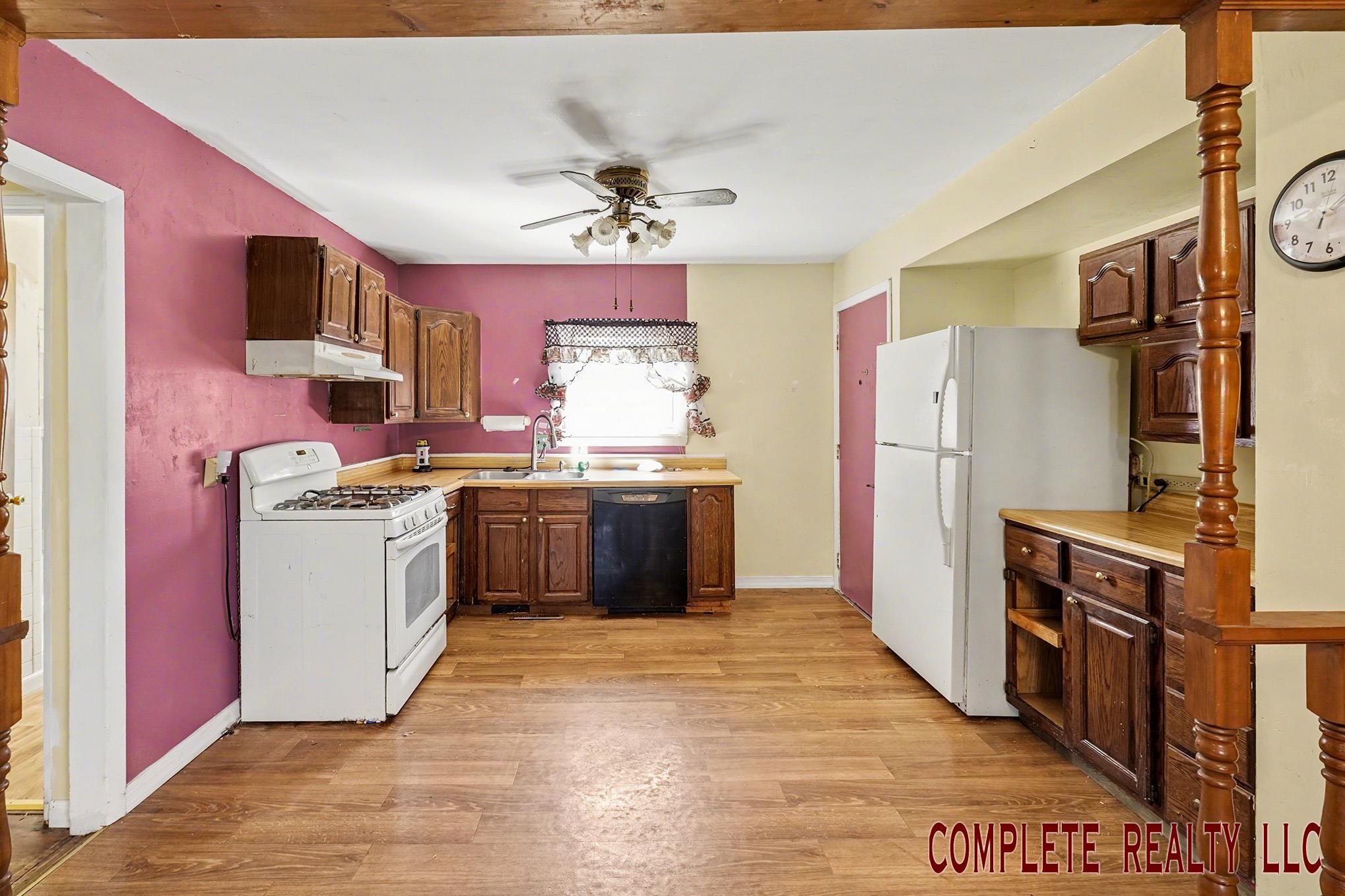 6062 Hopkins Road Flint, MI 48506 - Photo 9 of 25 50204920-78adfba7-d253-4d5c-a1a0-e01e48c7f9f6.JPG