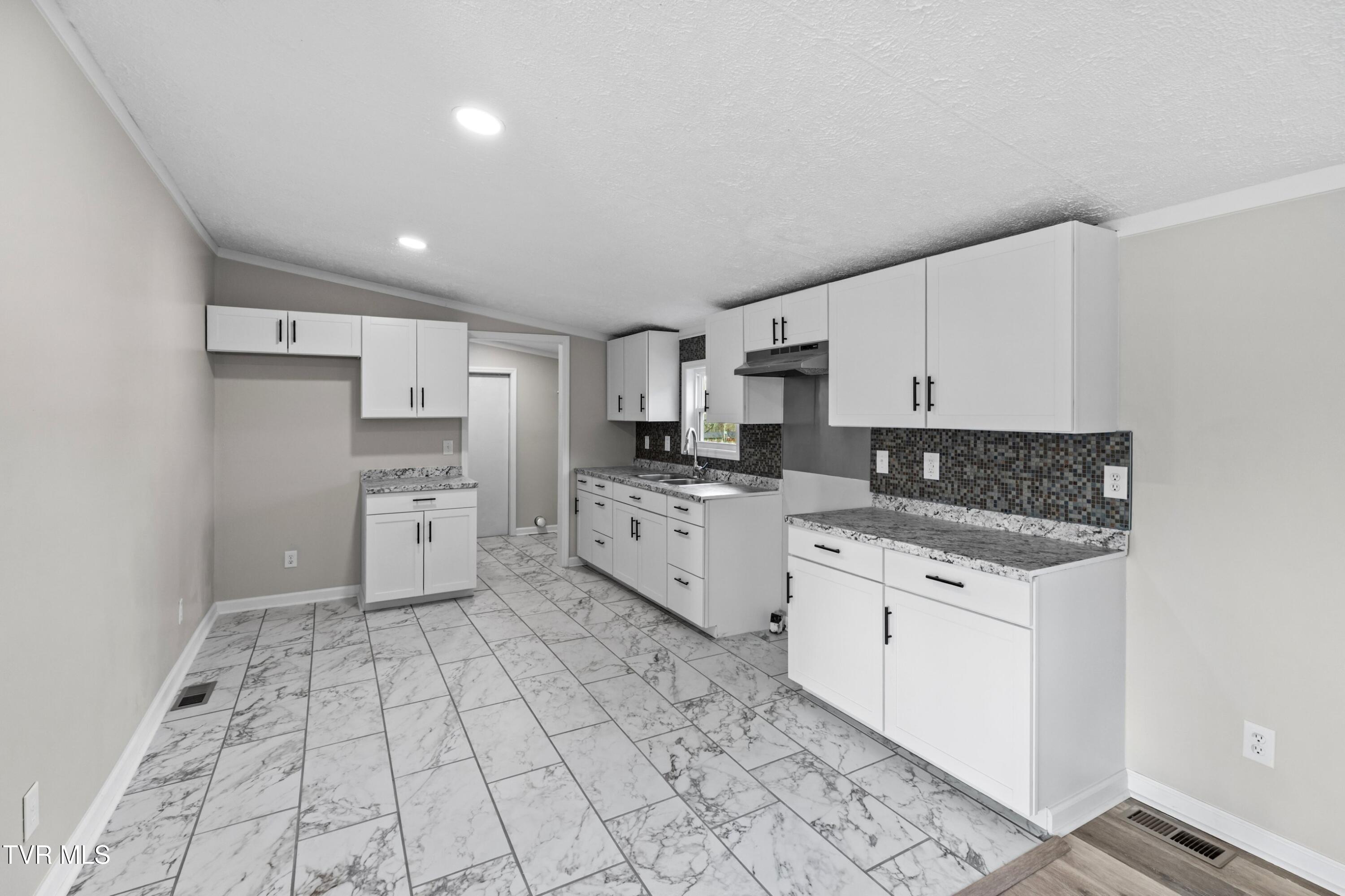 120 Hensley Loop Jonesborough, TN 37659 - Photo 10 of 38 020-120HensleyLoop-Jonesborough-TN-37659