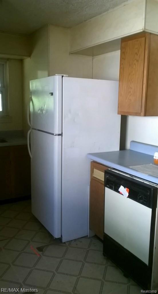 673 Ford Road Carleton, MI 48117 - Photo 9 of 19 KITCHEN