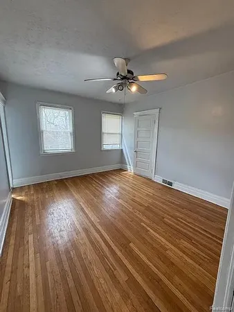 $1,050 | 223 East Oakridge Avenue, Unit 4, Ferndale, MI 48220