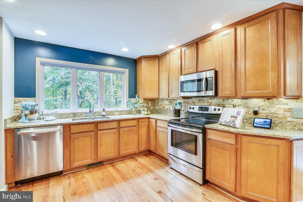 18269 Canby Road Leesburg, VA 20175 - Photo 17 of 62 A Chef inspired kitchen